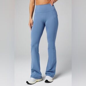 Fabletics Oasis PureLuxe High-Waisted Pocketed Kick Flare leggings- Small Short